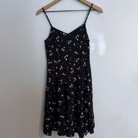 Old Navy Fit and Flare Crepe Dress Black Floral Small - Picture 1 of 8